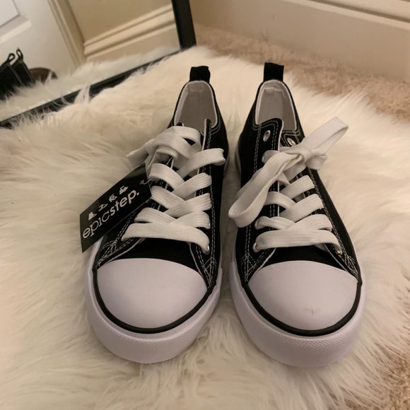 converse - Picture 2 of 4